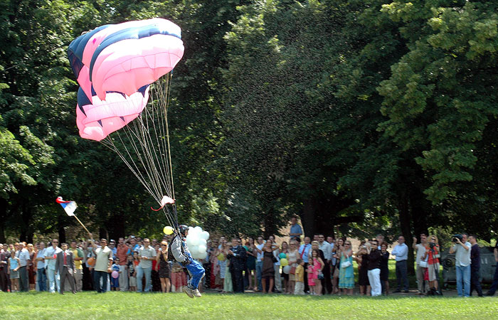 2006-06-18-Belgrade-SkyDiveWedding