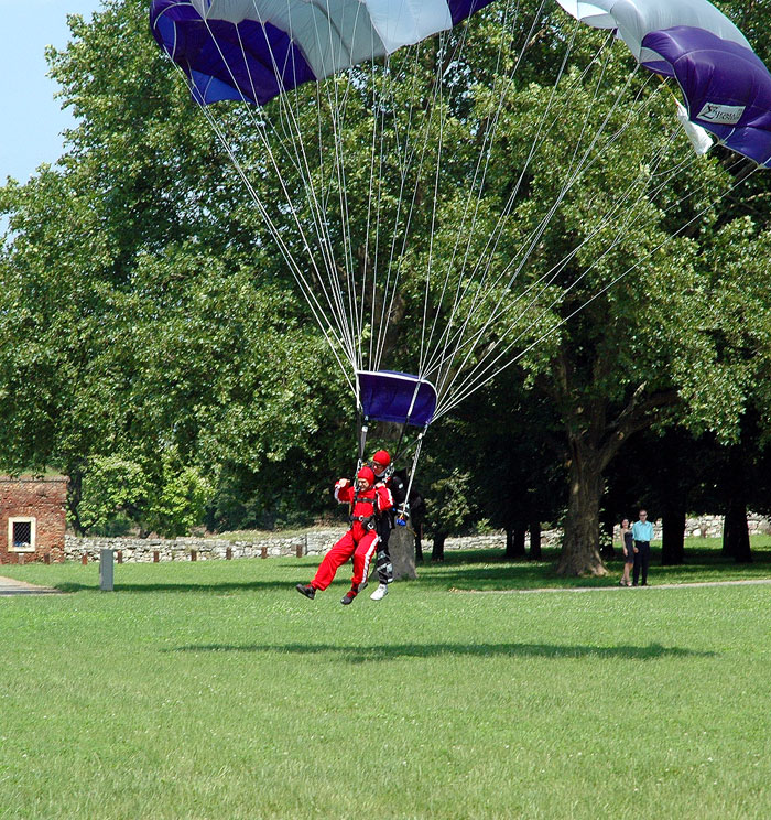 2006-06-18-Belgrade-SkyDiveWedding