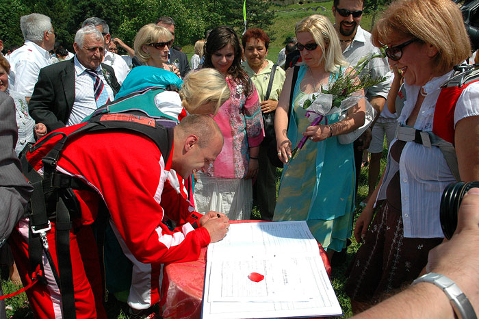 2006-06-18-Belgrade-SkyDiveWedding