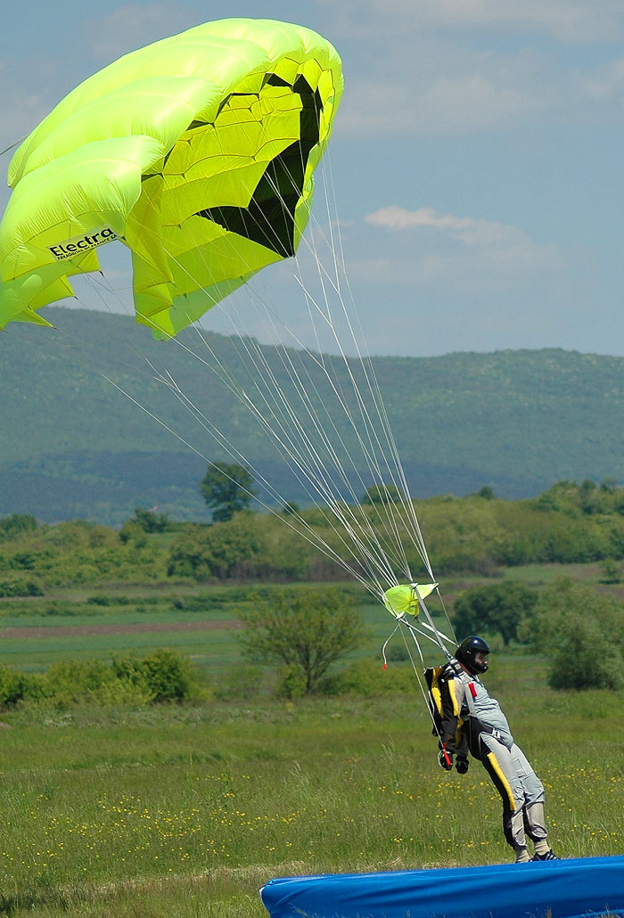 SkyDiving_13-14-Maj2006