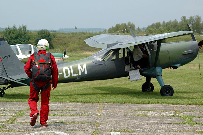 SkyDiving_13August2005