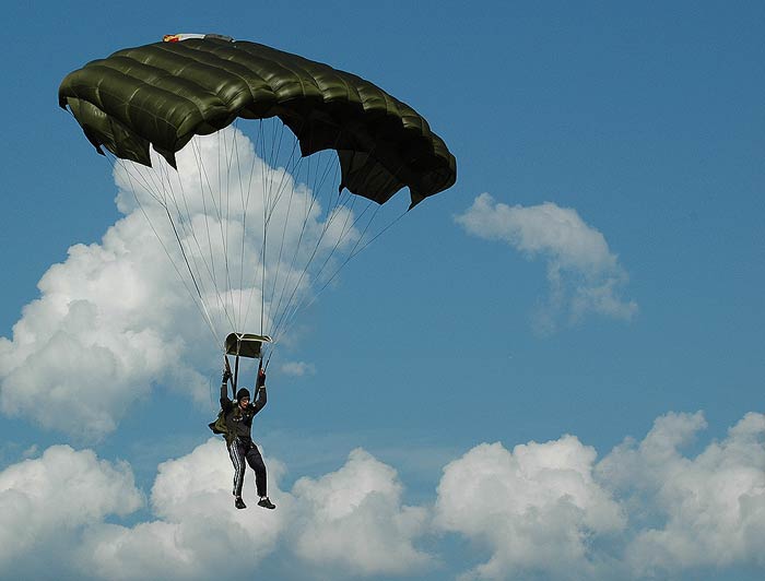 SkyDiving_22July2005