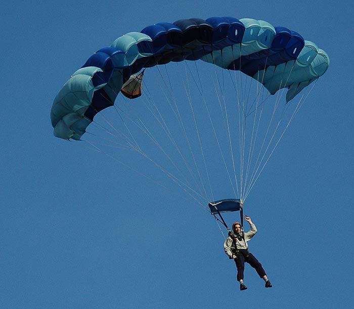 SkyDiving_22July2005