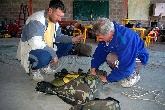 SkyDiving_9April2006