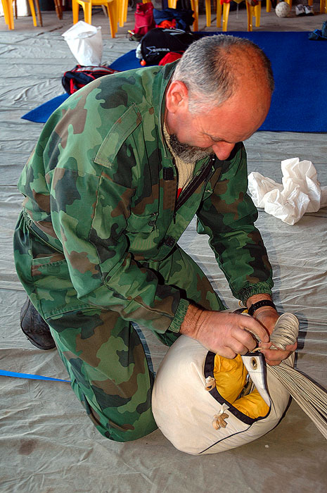 SkyDiving_9April2006