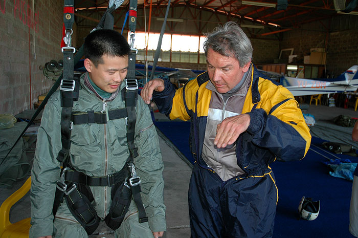 SkyDiving_9April2006
