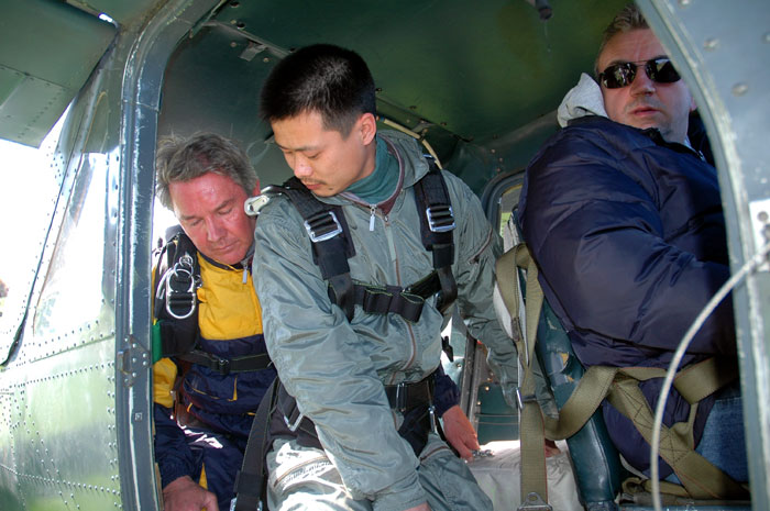 SkyDiving_9April2006