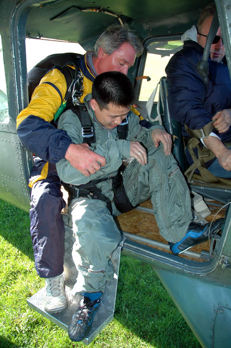 SkyDiving_9April2006