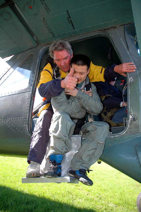 SkyDiving_9April2006