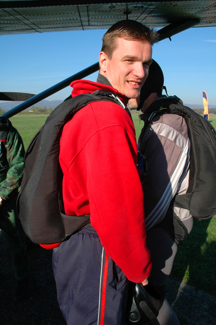 SkyDiving_9April2006