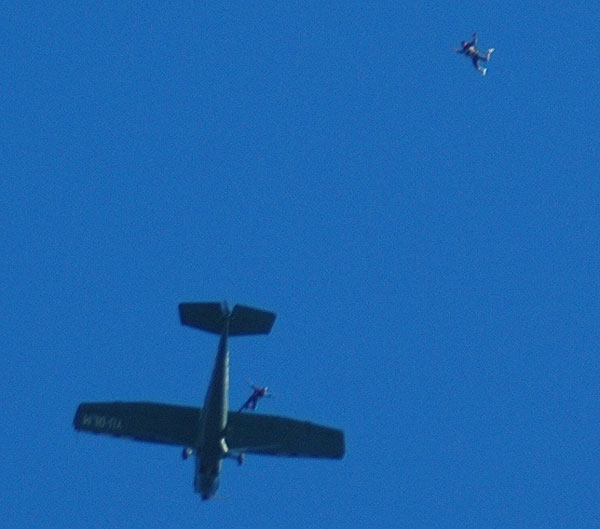 SkyDiving_9April2006