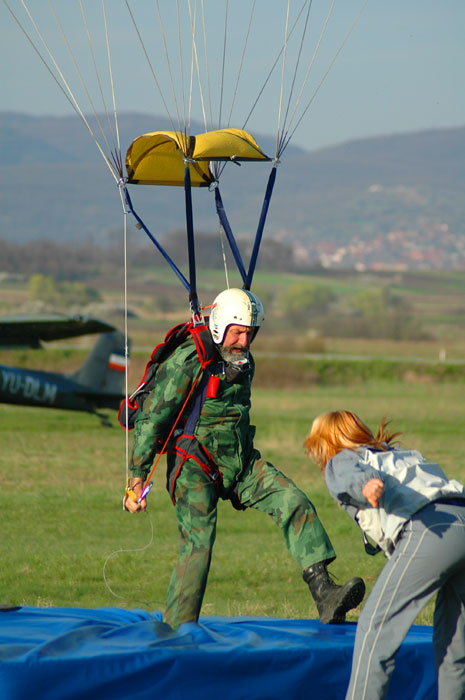 SkyDiving_9April2006