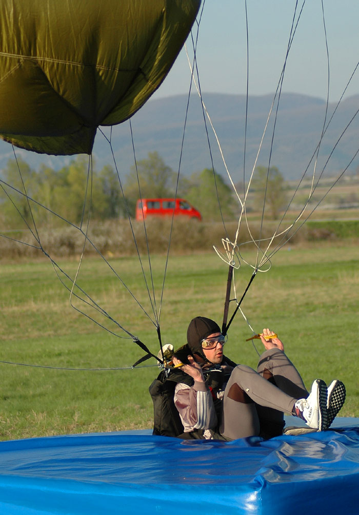 SkyDiving_9April2006