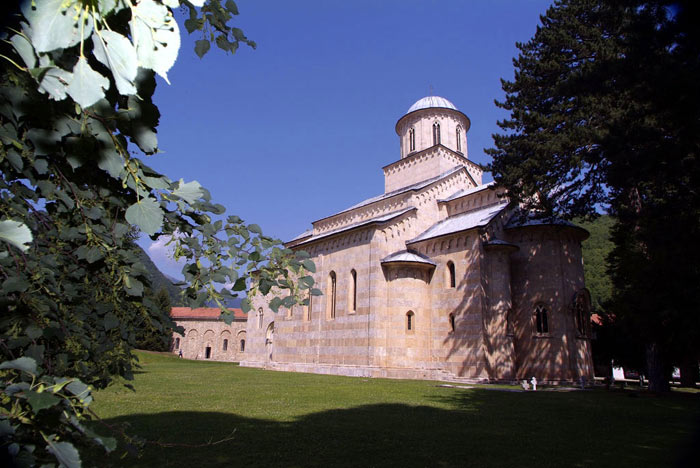 decani/crkva
