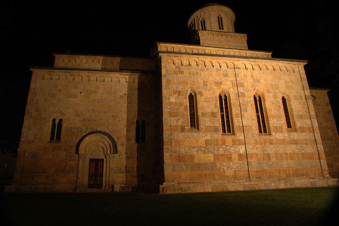 decani/crkva