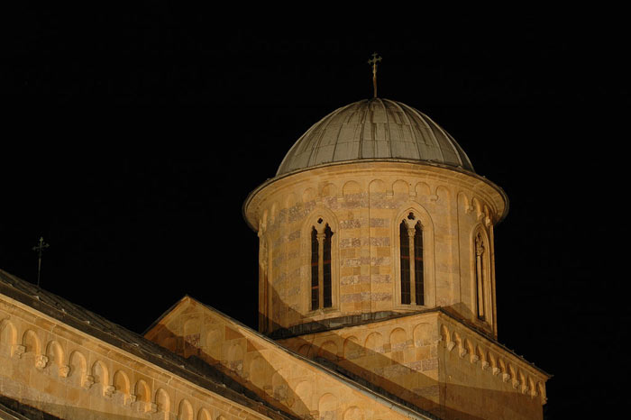 decani/crkva