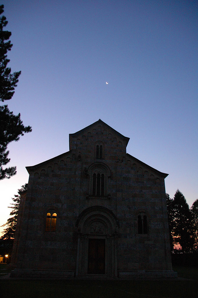 decani/crkva