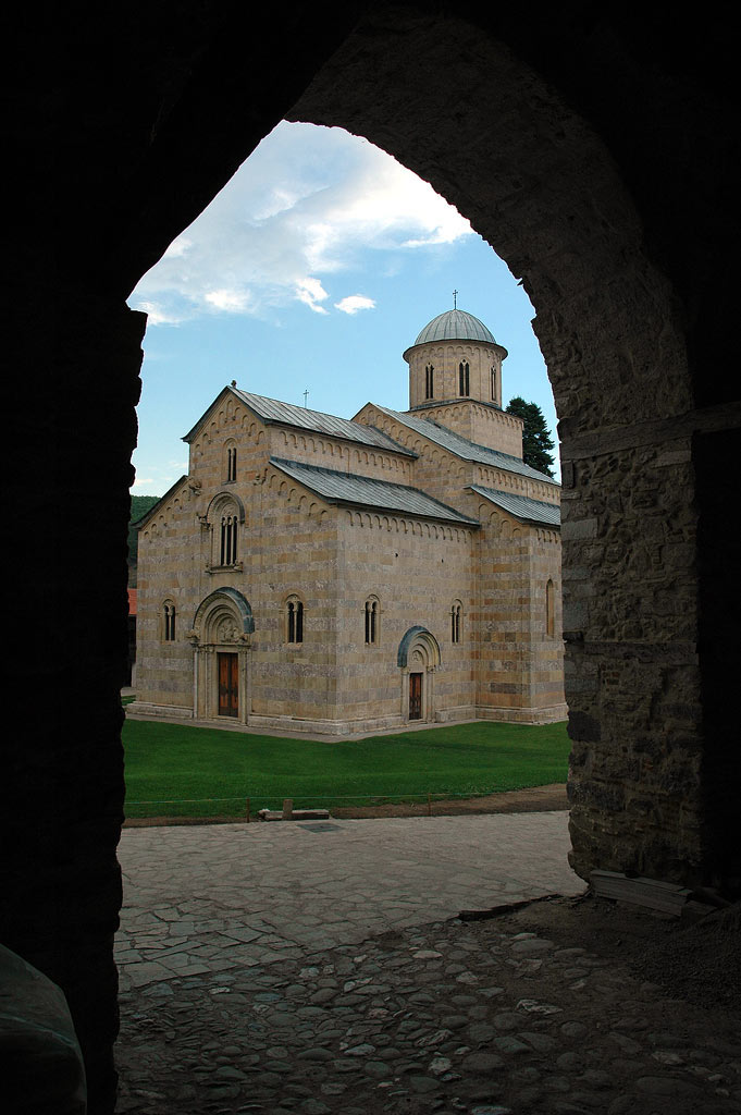 decani/crkva