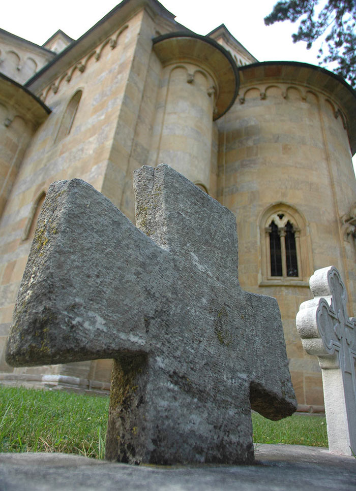 decani/crkva