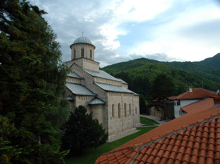decani/crkva