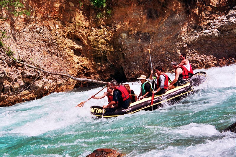 tara_rafting_aug2004