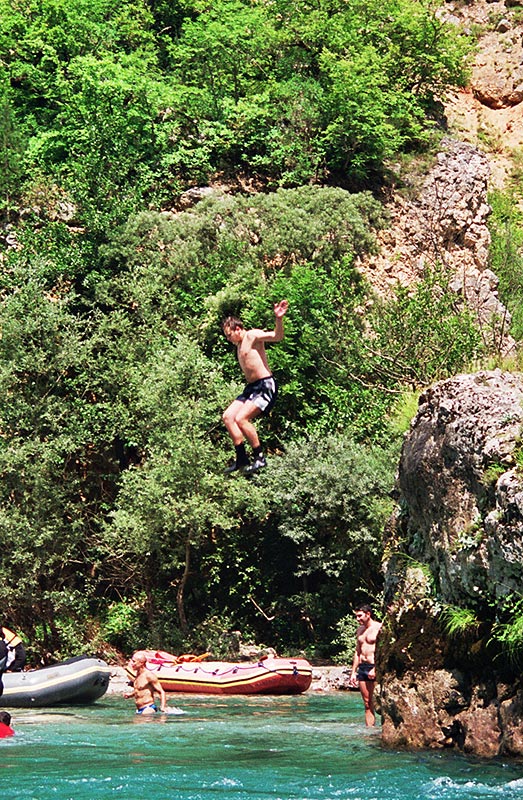 tara_rafting_aug2004
